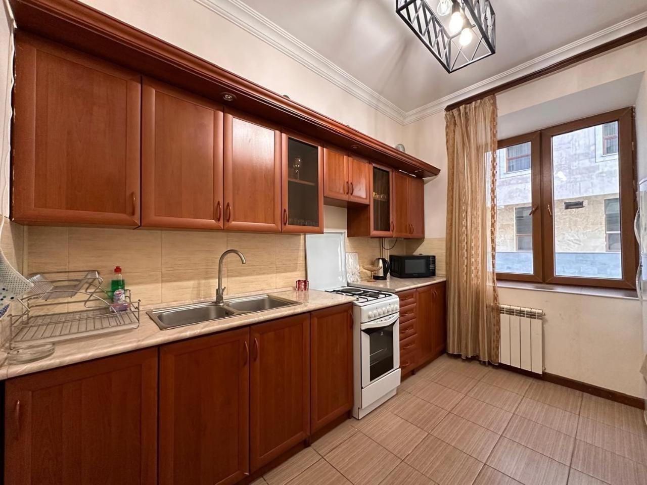 Hotel & Apartments California Yerevan Exterior photo