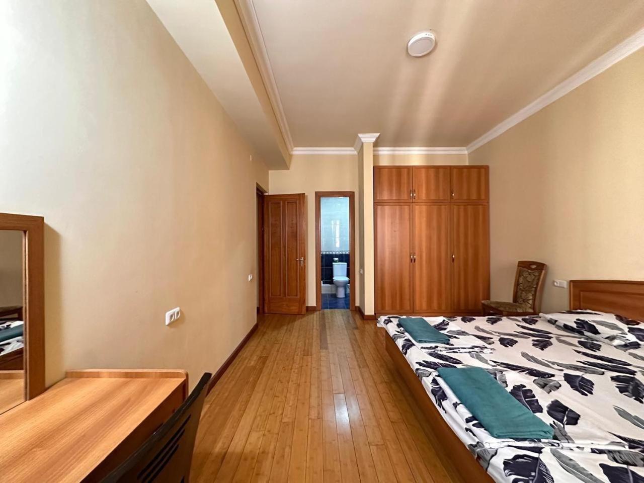 Hotel & Apartments California Yerevan Exterior photo