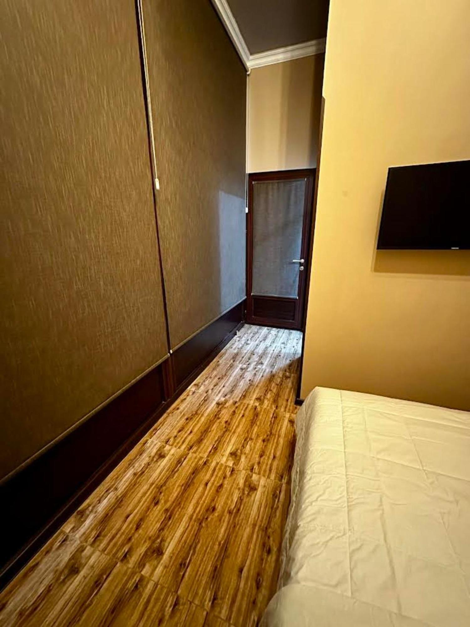 Hotel & Apartments California Yerevan Exterior photo